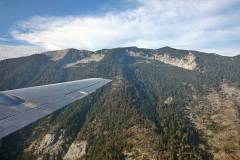 DC 6 von Red Bull Salzburg - Vorbeiflug am Schafberg