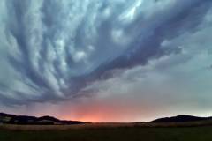 Regenwolken und Abendrot über dem Hausruckwald