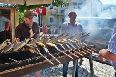 Steckerlfische am Lohnsburger Kirtag