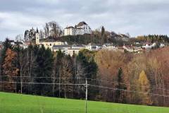 Blick auf Wolfsegg  mit Schloss