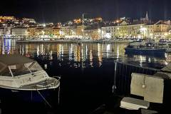 Senj bei Nacht - Stadt in Kroatien obere Adria